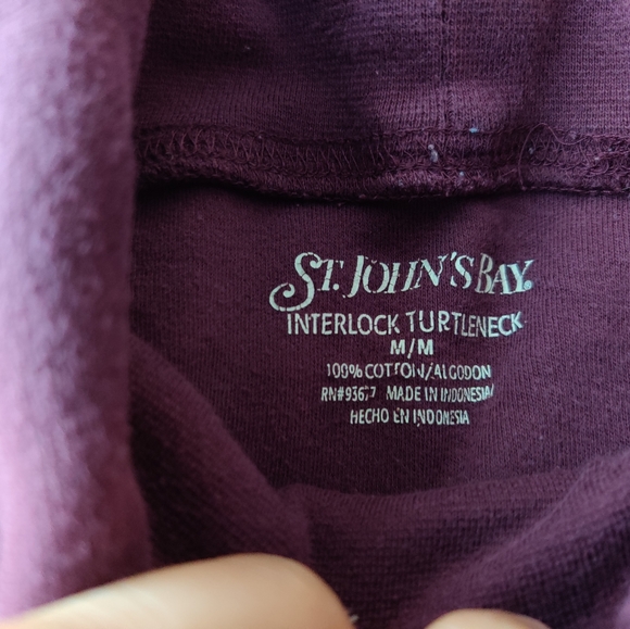 🤑4 for $20| St. John's Bay maroon turtleneck - Picture 3 of 5